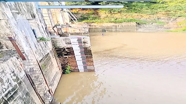 రిజర్వాయర్లకు కొనసాగుతున్న వరద