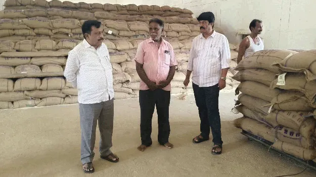 ‘క్యూఆర్‌ కోడ్‌’ ఉన్న బియ్యం బస్తాలనే దించుకోండి