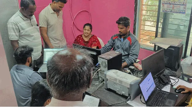 1.34 లక్షలు ... సర్‌ నోటీసులు అందుకున్న ఓటర్లు 