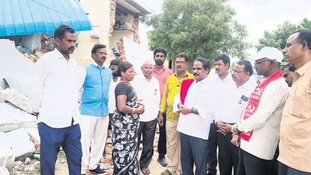 రేపల్లె సర్పంచుపై కేసు నమోదు చేయాలి