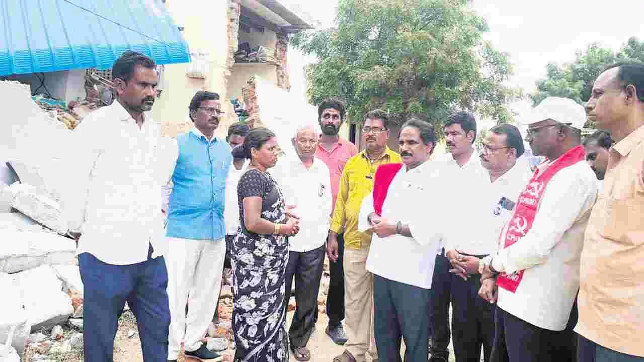రేపల్లె సర్పంచుపై కేసు నమోదు చేయాలి