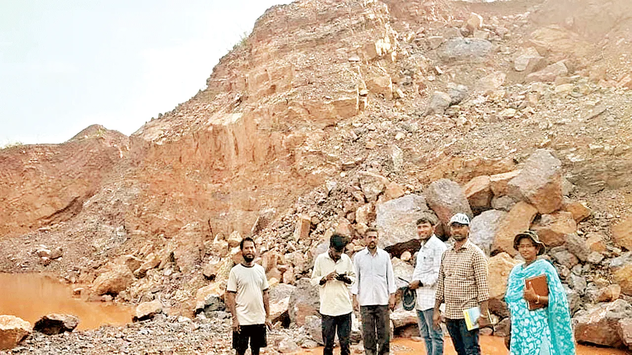 విజిలెన్స్‌ అధికారుల దాడులు
