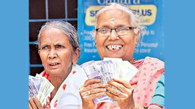 1న మధ్యాహ్నం నుంచి పెన్షన్ల పంపిణీ