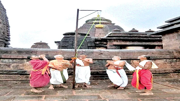     శ్రీముఖలింగేశ్వరాలయంలో    ఆకాశదీపం ప్రారంభం 