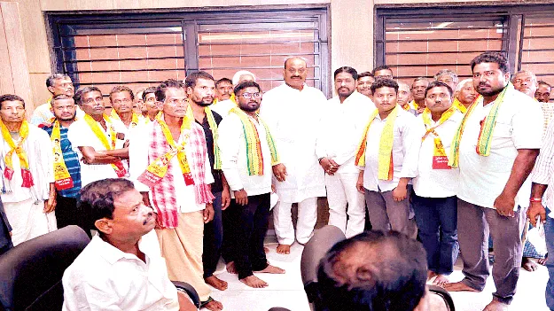  అర్హులందరికీ హక్కు పత్రాలు