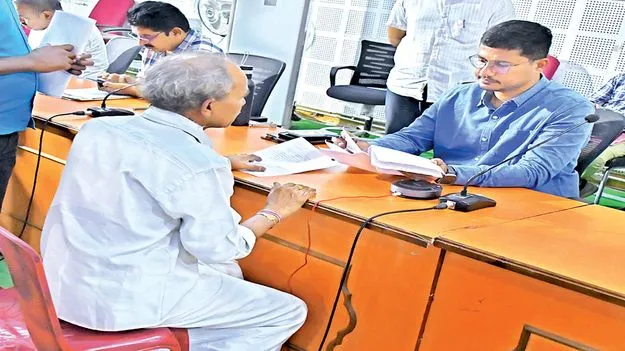 అర్జీల పరిష్కారంలో జాప్యం వద్దు 