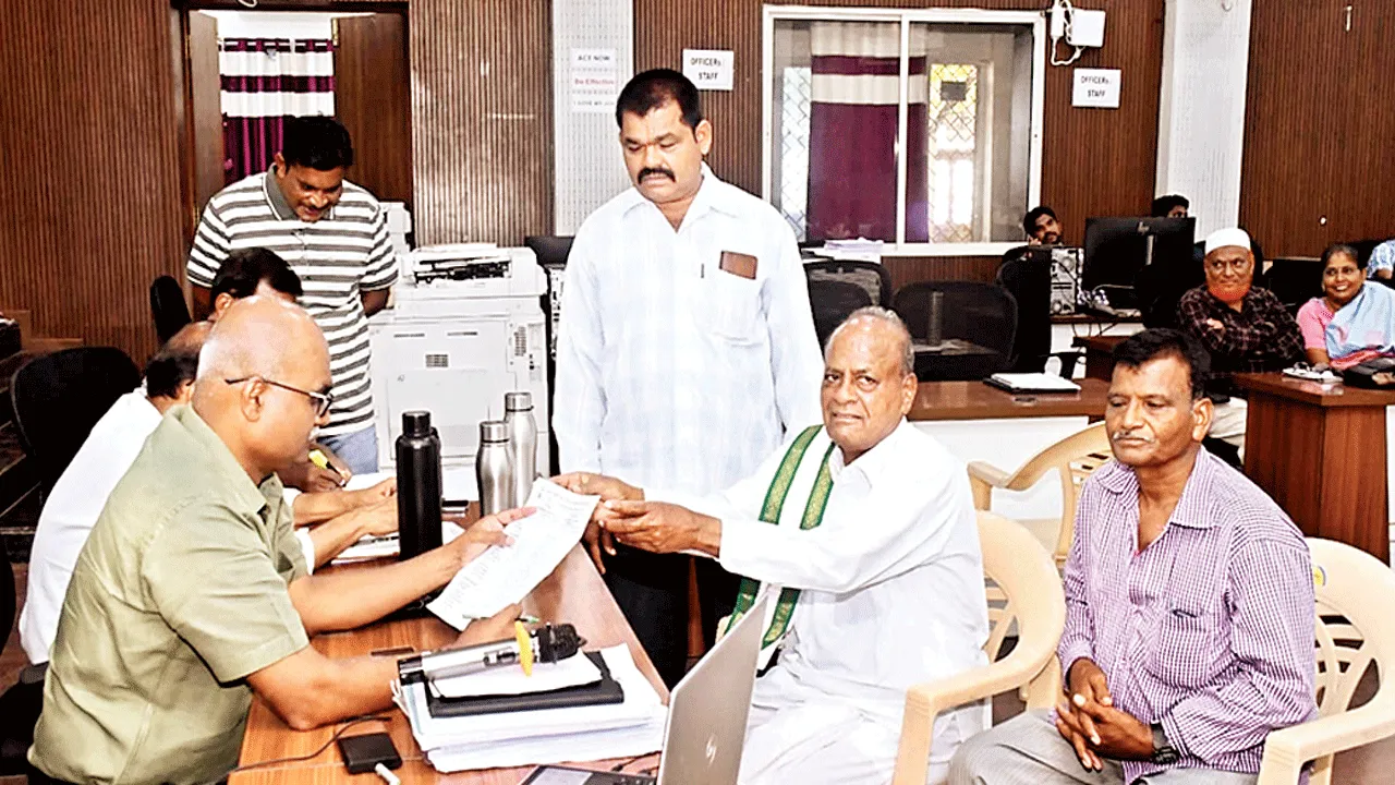 సమస్యల పరిష్కారంలో జాప్యం తగదు