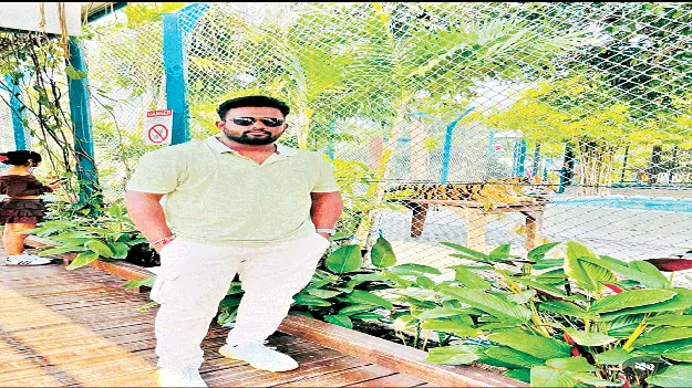 చార్జర్‌ కొనుగోలుకు వెళుతూ..