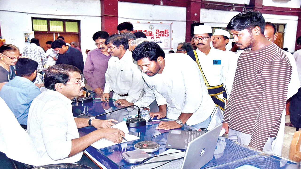 ప్రజా సమస్యల పరిష్కారానికే ప్రాధాన్యం