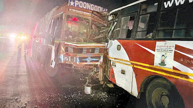 పోలిపల్లి సమీపంలో రోడ్డు ప్రమాదం