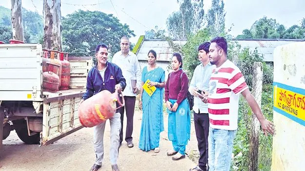 గ్యాస్‌ సిలిండర్ల దందా గుట్టురట్టు