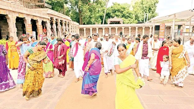 గిరిపుత్రుల మల్లన్న స్పర్శ దర్శనం 