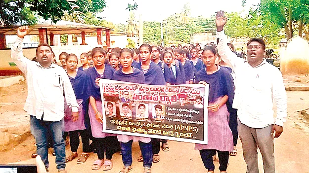   మృతుల కుటుంబాలను ఆదుకోవాలి
