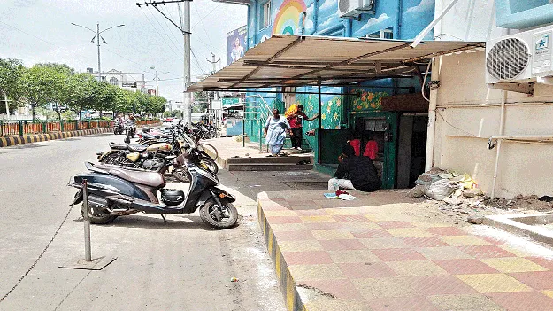 Won't you even spare the footpath? ఫుట్‌పాత్‌నూ వదలరా?