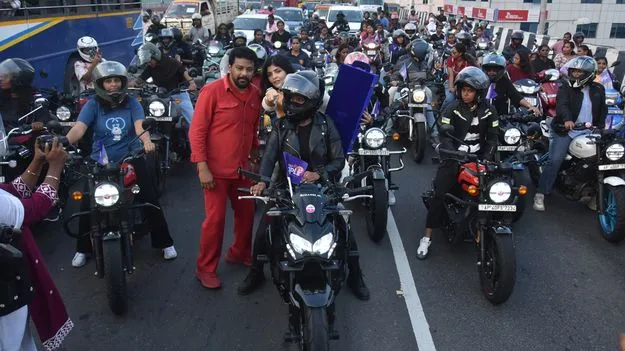 డబ్ల్యూఏపీఎల్‌కు మద్దతుగా ఉమెన్‌ బైకర్ల ర్యాలీ