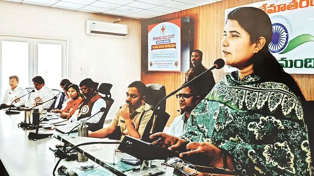 రెడ్‌క్రాస్‌ సేవలు విస్తృతం : కలెక్టర్‌