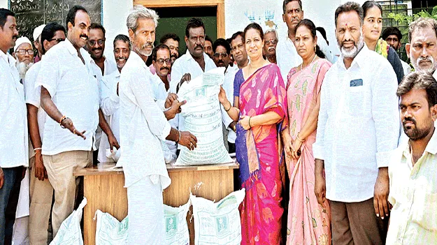సబ్సిడీ విత్తనాలను వినియోగించుకోవాలి