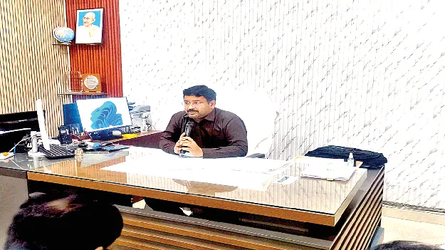 60 డివిజన్ల రిజర్వేషన్ల  ముసాయిదా జాబితా విడుదల