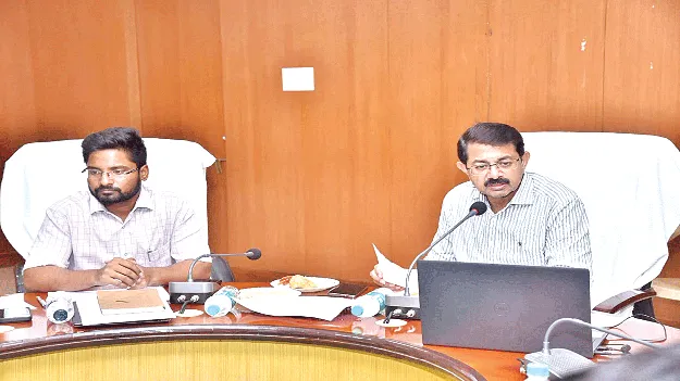 హౌస్‌హోల్డ్‌ సర్వే లోపాలను సరిచేయాలి 