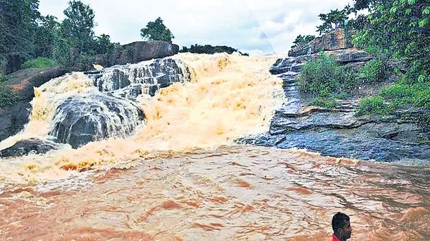 గాదిగుమ్మి జలపాతం హొయలు 