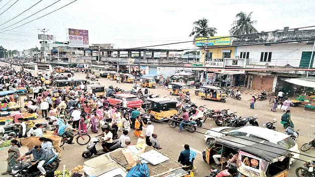 రోడ్డుపైనే పార్కింగ్‌