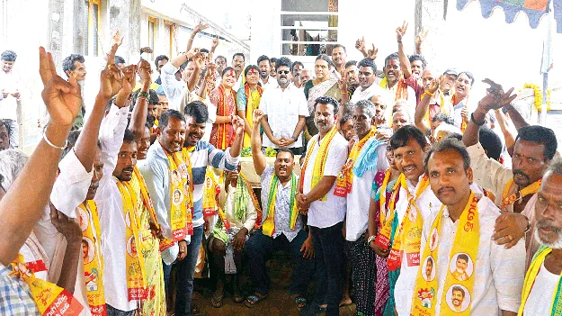 టీడీపీని బలోపేతం చేయాలి
