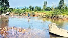 వాగులే దారులు