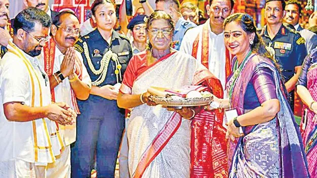దుర్గమ్మ సన్నిధిలో రాష్ట్రపతి