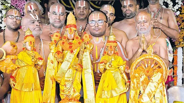 శాస్త్రోక్తంగా శ్రీవారి చక్రస్నానం