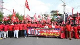 కార్పొరేట్‌ శక్తులకు అండగా మోదీ ప్రభుత్వం