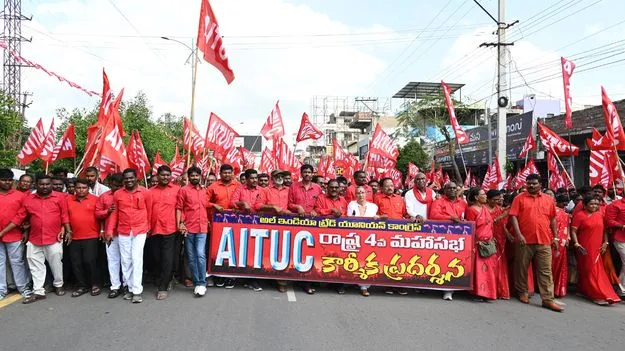 కార్పొరేట్‌ శక్తులకు అండగా మోదీ ప్రభుత్వం