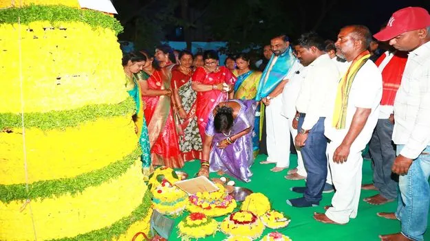  Jagtial: మున్సిపల్‌ ఆధ్వర్యంలో బతుకమ్మ వేడుకలు