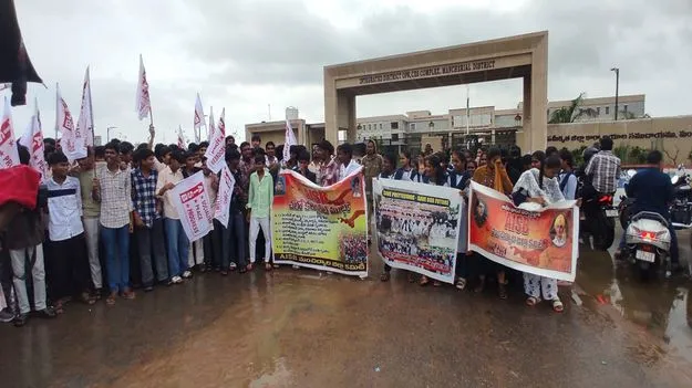  Mancherial: కలెక్టరేట్‌ ఎదుట వివిధ సంఘాల ధర్నాలు