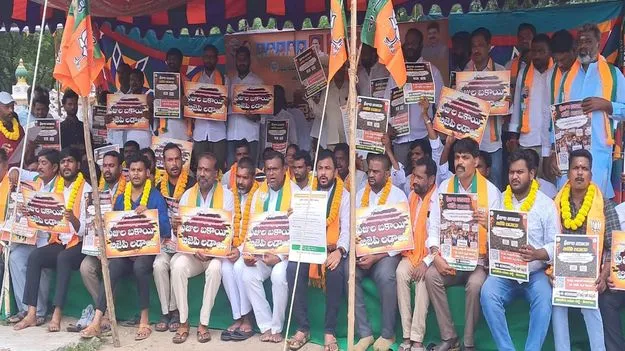 Rajanna Sircilla:  పెండింగ్‌ ఫీజురీయింబర్స్‌మెంట్‌ విడుదల చేయాలి