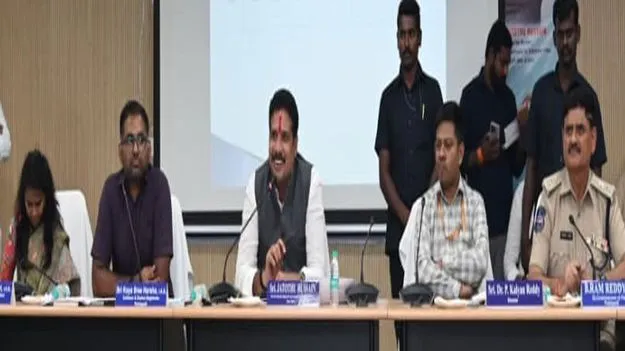 Peddapalli:  గిరిజనుల సంక్షేమం, మౌలికవసతుల కల్పనకు ప్రాధాన్యత ఇవ్వాలి