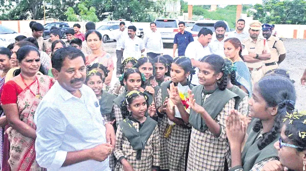 యువత భవిత కోసం అంకితభావంతో కృషి