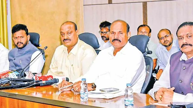  బీసీ కోటాపై గొడ్డలి పార్టీ కుట్రలు