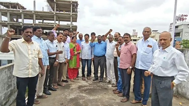  ఉద్యోగుల సమస్యలు పరిష్కరించాలి