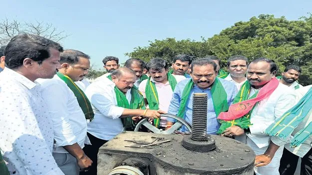 సాగునీటి పంపిణీలో వివక్ష