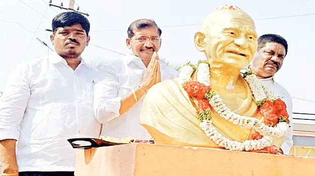 గాంధీజీ ఆశయాలను కొనసాగిద్దాం