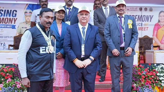 పోలీసుల్లో క్రీడా స్ఫూర్తి పెరగాలి
