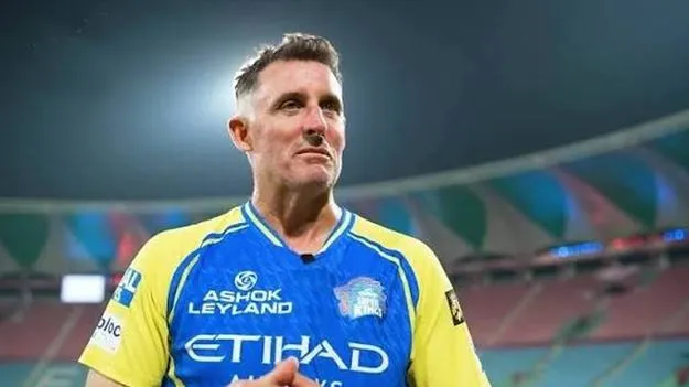 సీఎస్కే బ్యాటింగ్‌ కోచ్‌  హస్సీ అవుట్‌