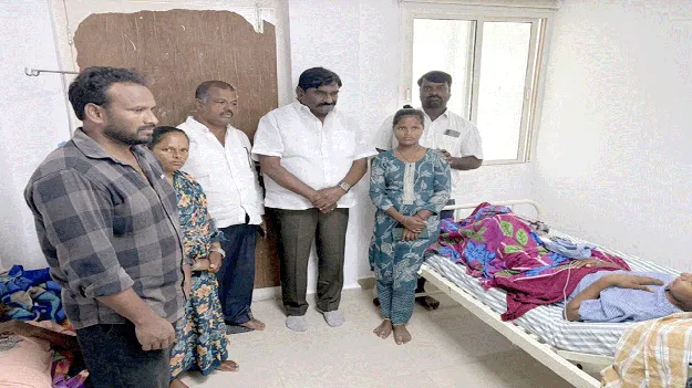 బాధిత కుటుంబానికి ఆర్థిక సాయం