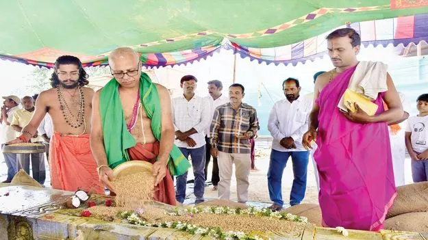 నేడు ధ్వజస్తంభం, కడపరాయి ప్రతిష్ఠ