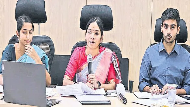 విద్యాలయాల అభివృద్ధికి ముందుకు రావాలి 