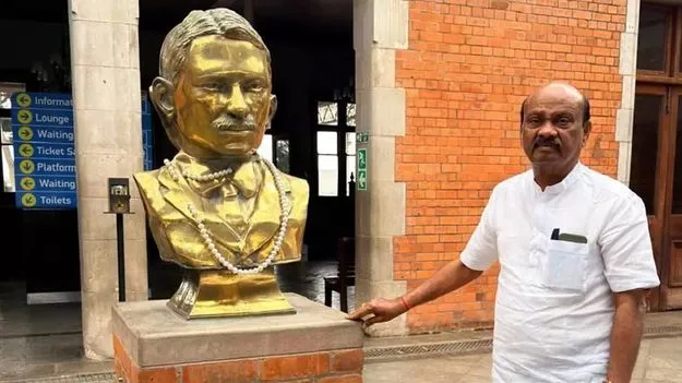దక్షిణాఫ్రికాలో గాంధీజీకి స్పీకర్‌ అయ్యన్న నివాళి