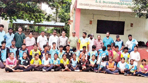   పారాదిలో బేస్‌బాల్‌ జట్ల ఎంపిక