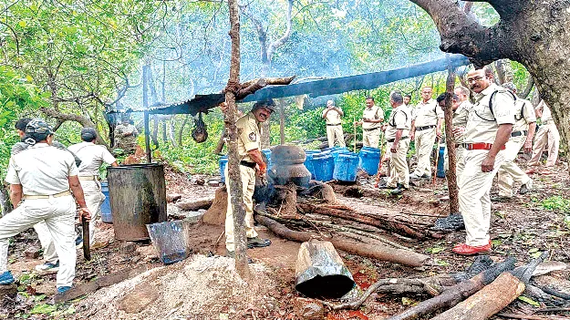  సరిహద్దు గ్రామాలలో సారా స్వాధీనం