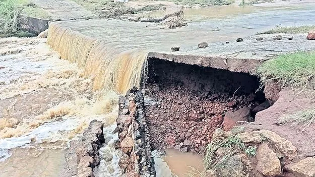 తుఫాన్‌ తగ్గింది... నష్టం మిగిల్చింది! 