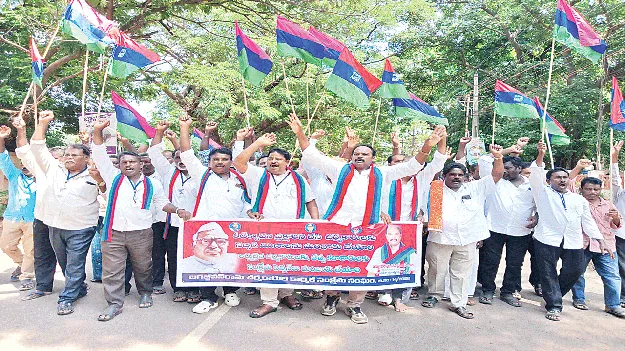 చర్మకారులకు సబ్సిడీ రుణాలు మంజూరు చేయాలి 